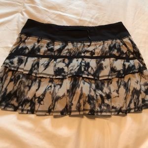 lululemon athletica Skirts - Black/Tan Lululemon skirt, excellent condition. lululemon athletica Skirts - Black/Tan Lululemon skirt, excellent condition.